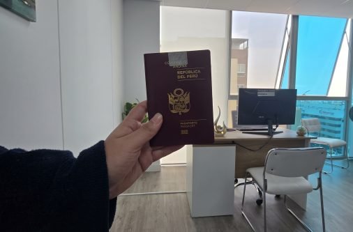 pasaporte mano